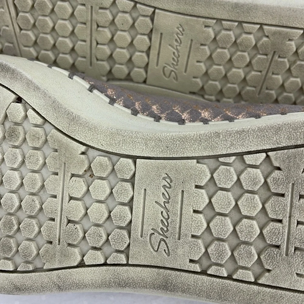 SKECHERS SIZE 7.5 Women's Slip-On Shoes in Metallic Bronze